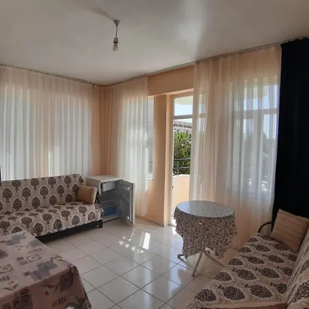 öznur Side